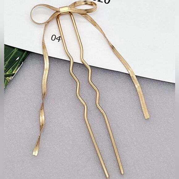 Minimalist Bow Gold Tone Hair Pin, Elegant and Feminine, hangs beautifully New - Picture 3 of 3
